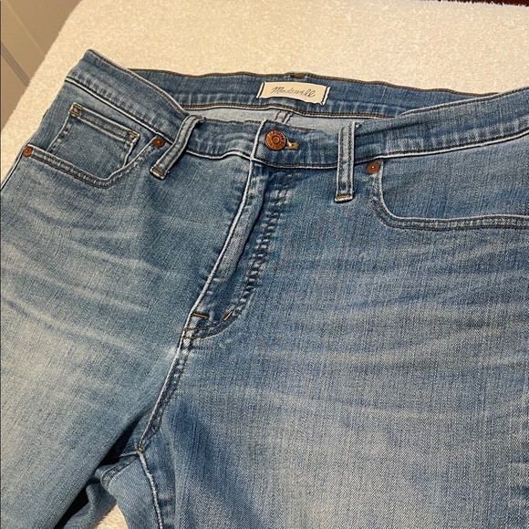 Madewell Denim - Madewell Distressed 9” High Rise Stretch Jean Raw Edge Waist 32” Inseam 28”